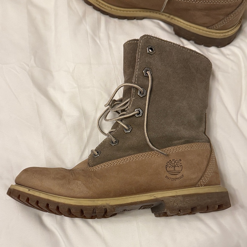 Timberland Tan Boots with Fleece Lining - Picture 2 of 5